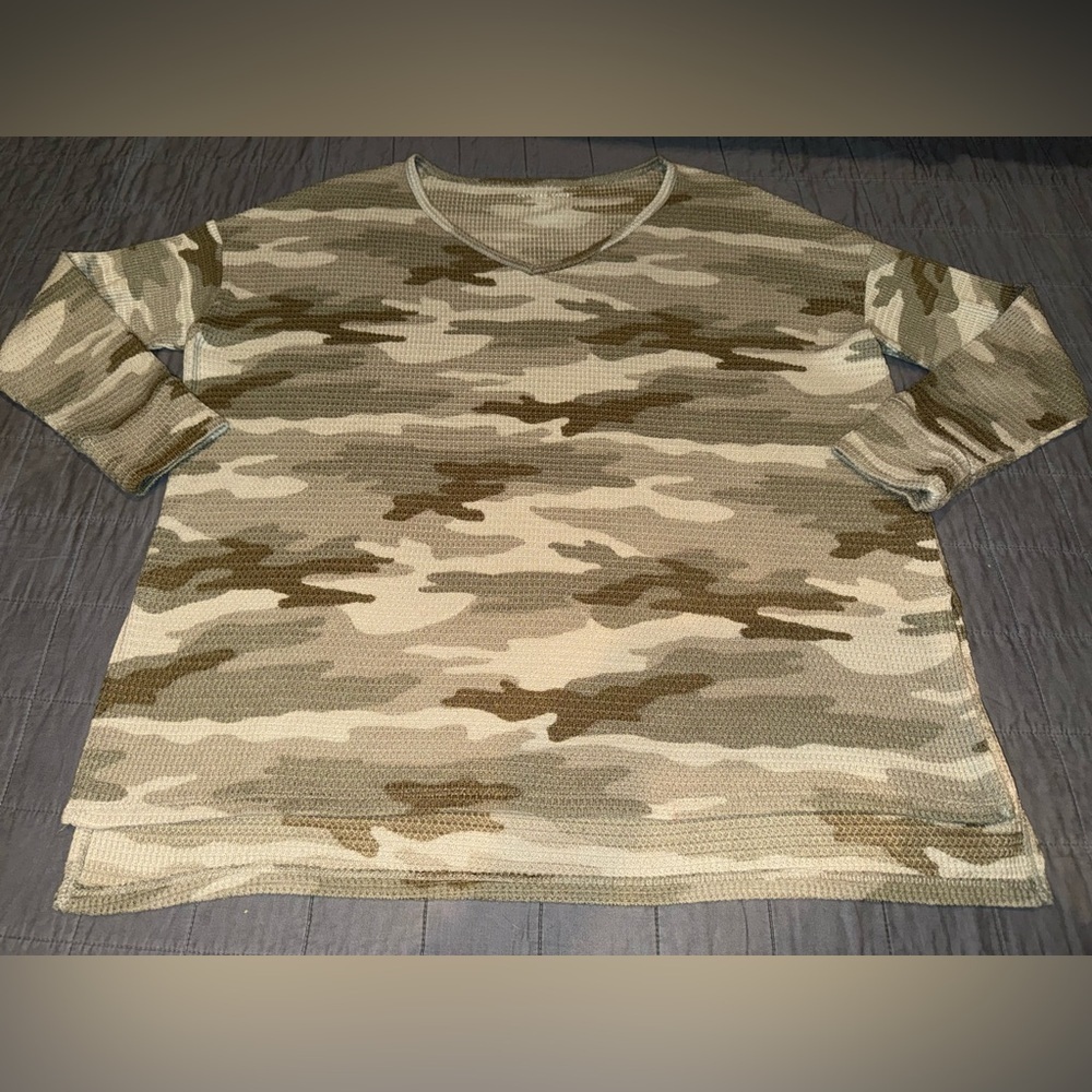 American Eagle Outfitters Women's Camouflage V-Neck Waffle Knit Top